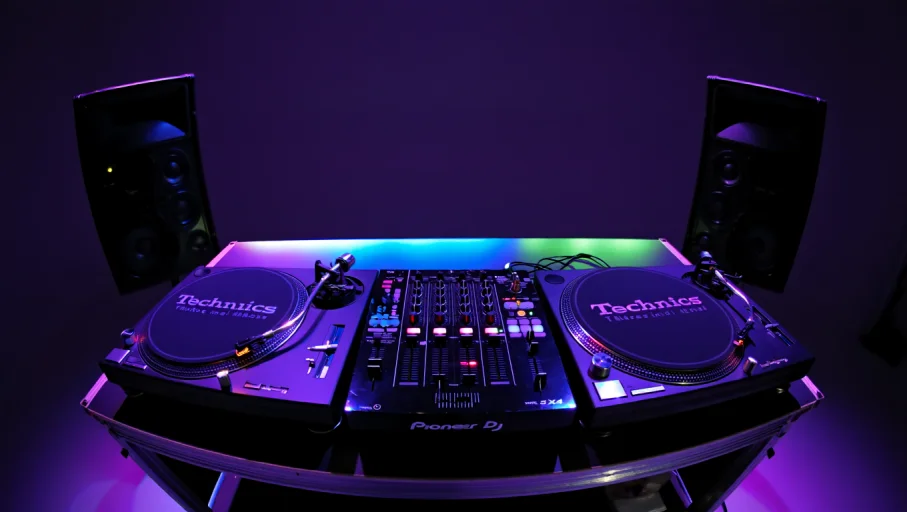 Live DJ (3 hours, basic setup)